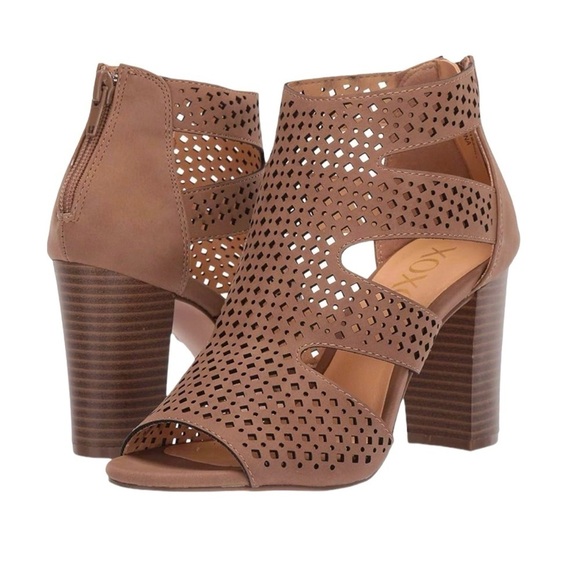 XOXO Womens Beamer Faux Leather Laser Cut Heel Sandals Tan - Picture 2 of 9